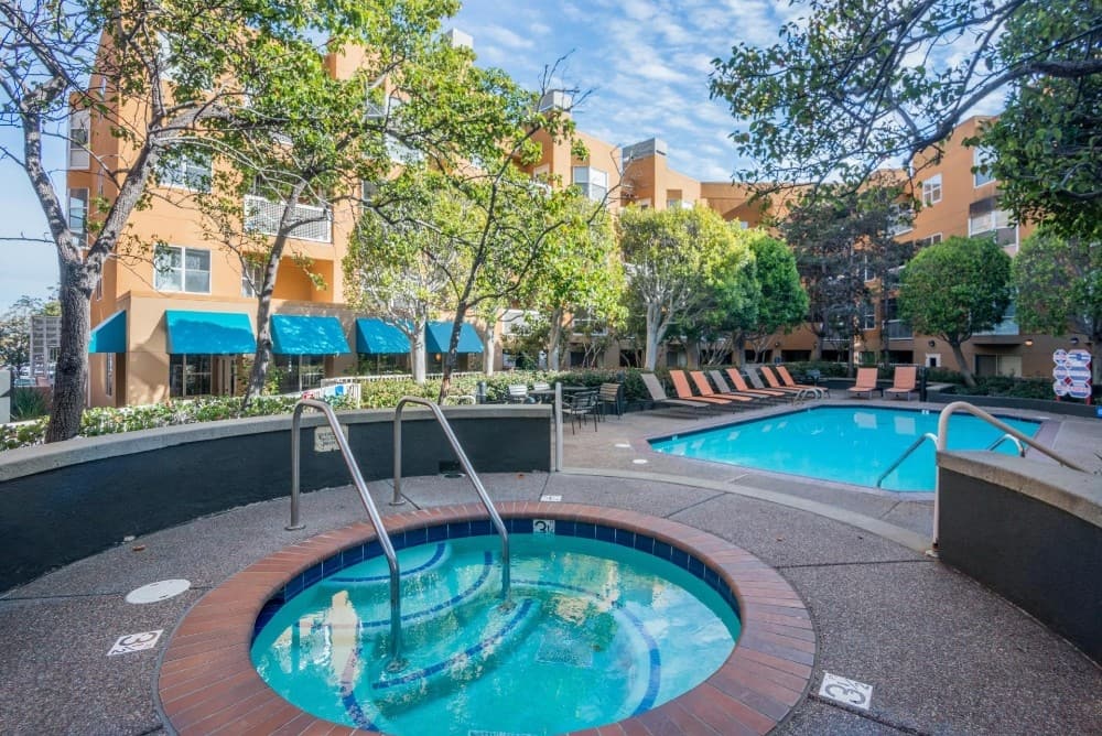 studio apartment in san francisco outdoor pool with lounge chairs and jacuzzi hot tub