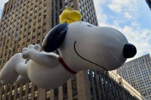 snoopy balloon in thanksgiving day parade
