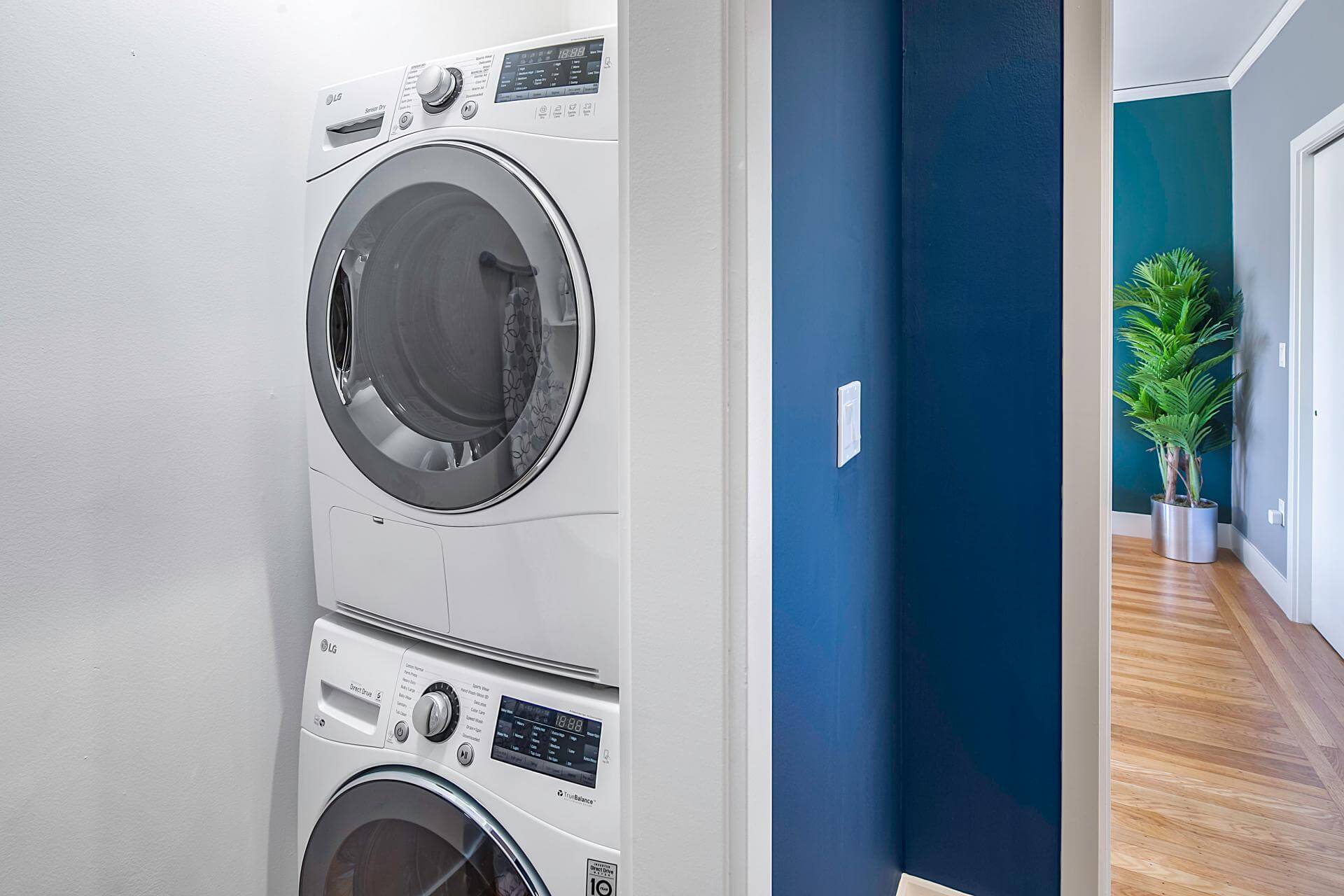 Washer and dryer unit in a Blueground apartment