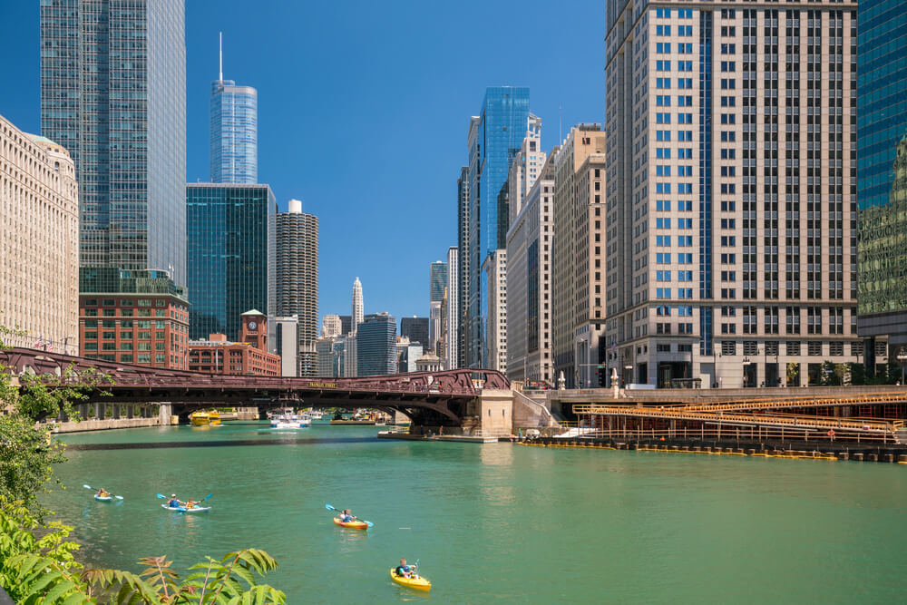 chicago riverwalk kayak in summer 