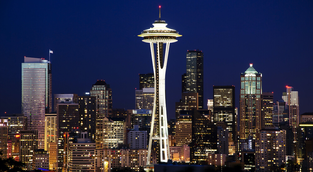 Night view of Seattle's space needle 