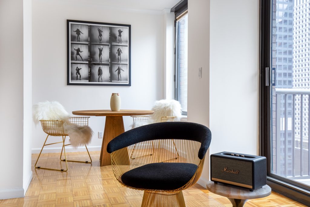 Blueground apartment with Marshall bluetooth speaker
