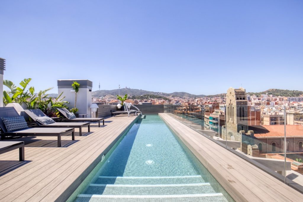 roof top pool in apartment building in Barcelona